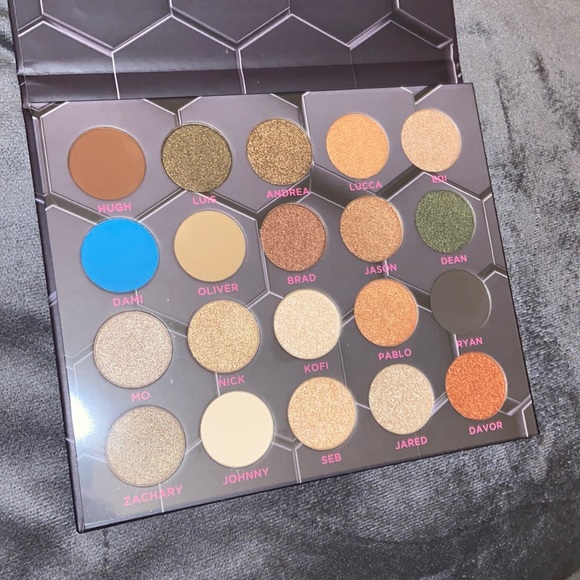 Eyeshadow - Picture 2 of 3